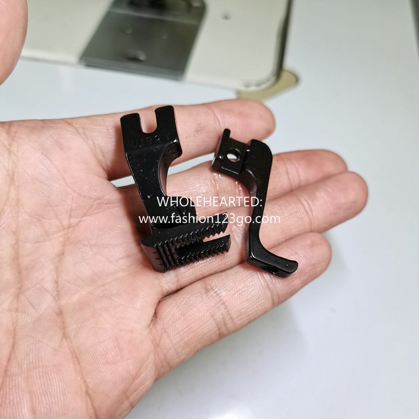 1117★  Synchronous machine presser foot, short climbing over the ridge presser foot hemming presser foot